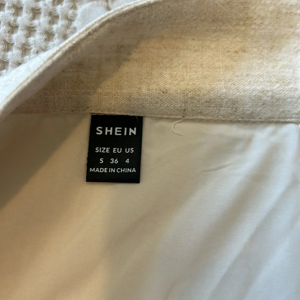 SHEIN small linen long pencil fitted shirt natural covered buttons - Picture 6 of 6